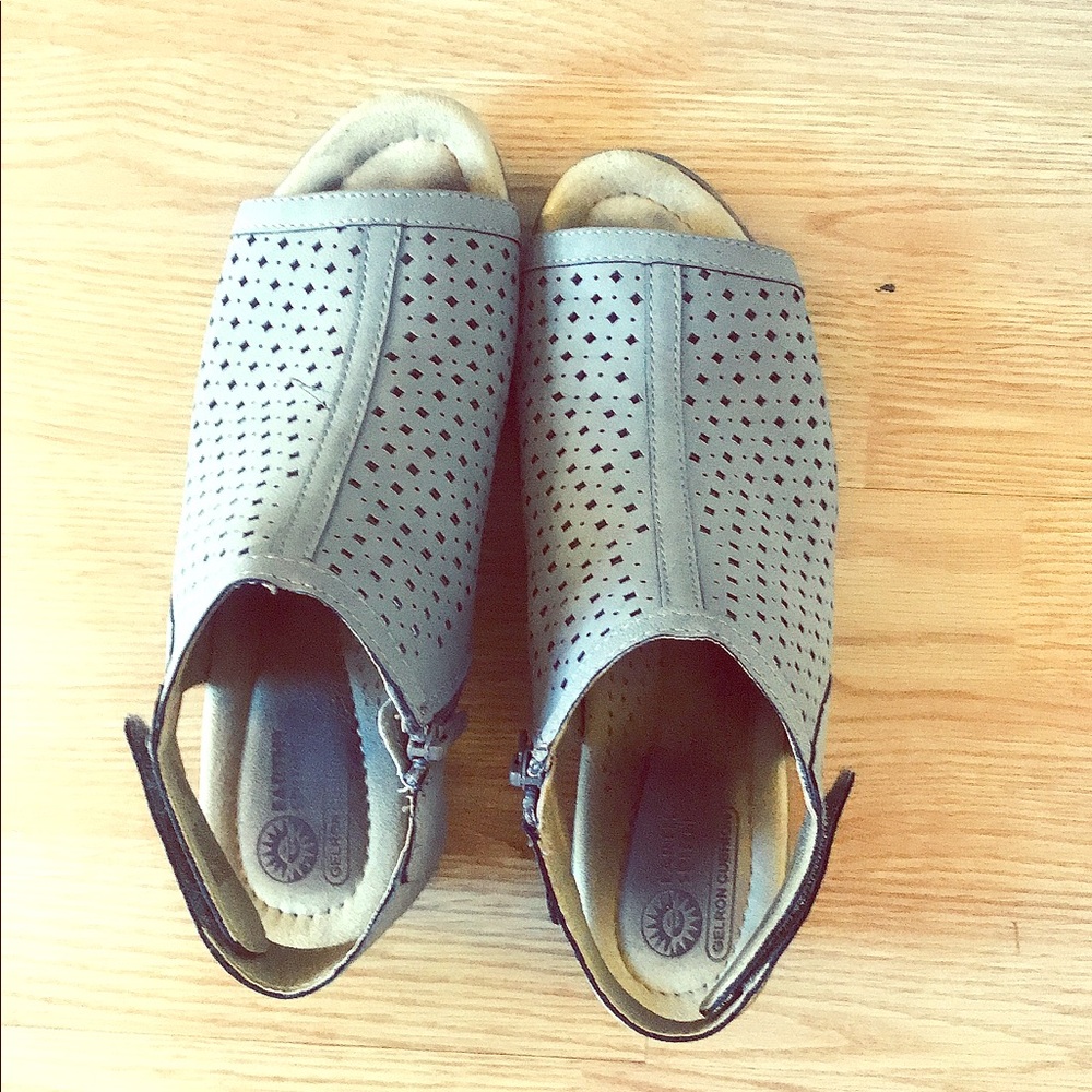 Earth Ortho, heeled sandal